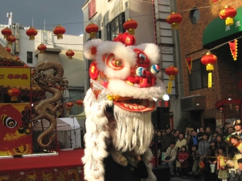 立つ獅子舞3