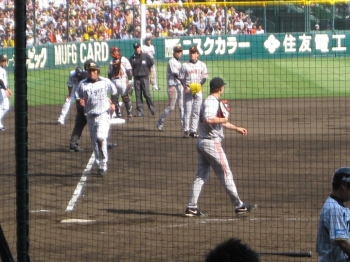 三本間の新井選手