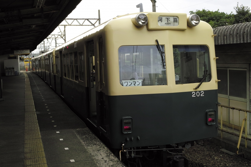 食パン電車に混じって.JPG