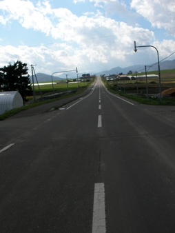 真っ直ぐな道