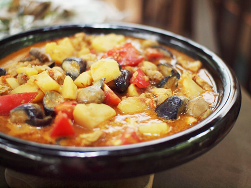 みんなの夏野菜にぶった農産のお米を使った特製カレー。これがうまいんだー。