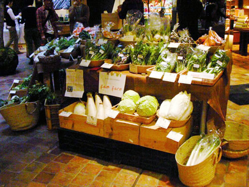 完全有機無農薬がこだわり。寒い中、収穫された野菜は甘さが際立っていました。