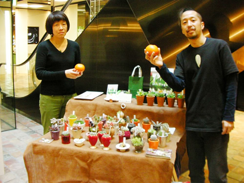 個性的なサボテン、多肉植物で人気のSUGEEさんと料理研究家の飯野登起子さん。Dr. Vegeeもじわじわと浸透中?!