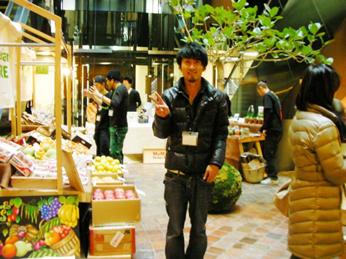 Farmer's Market @ GYREの運営Media Surf Communicationsの竹田くん。いつも走り回ってます。ありがとう!