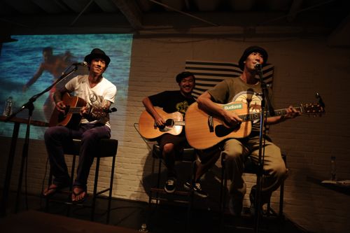 盟友GreenShit、TOSHと3人で奏でるハートフルなステージ。