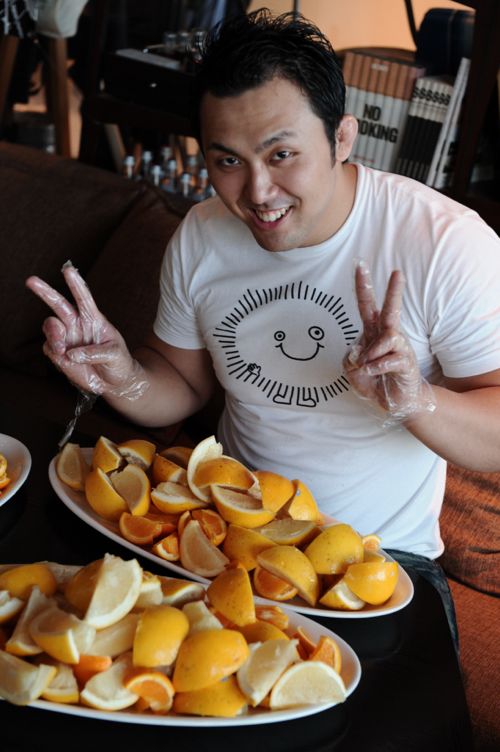 準備から参加のレスラーHideki。フルーツ食べちゃダメだぞ!