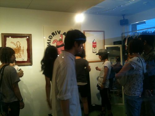 ロンドンでも個展を開催したMADBUNNYこと高田昭義さんのアートワーク。パンクなテイストがクール!