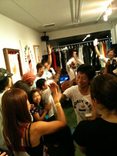 高田さんへのバースデーサプライズ。イベントスタッフが極秘に進めていたのです!おめでとうございます!