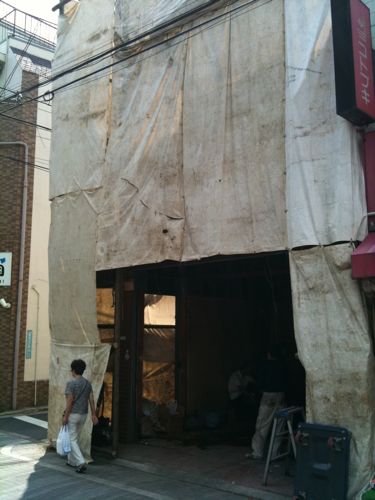 看板も取り外され、中はかなりすっきりしました。