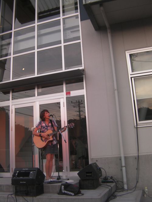 KAT is singing on the stage!