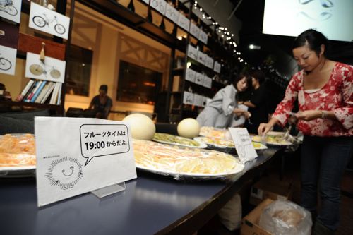 準備なう!フルーツタイムは19:00からよー!