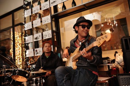 元SUPER BUTTER DOGベース、TOMOHIKOさんと犬式a.k.a.doggy styleの柿沼さん