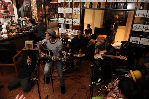 バンド編成でのライブはやっぱり厚みがあるなぁ。