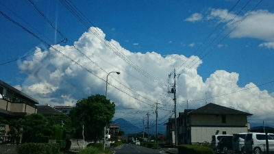 や