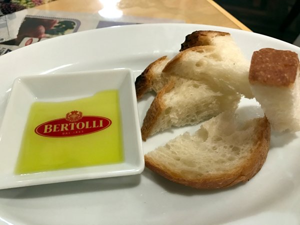 Osteria TiaLoca II パン&オリーブオイル