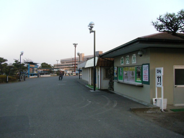 場外を後に