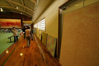 体育館に展示