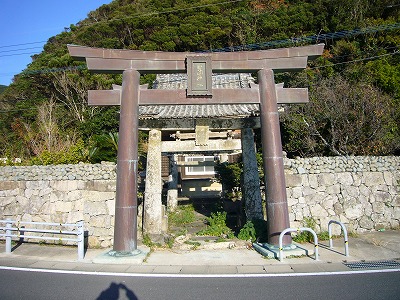 現在の神社の鳥居