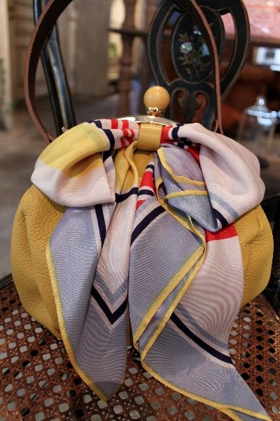 SWEET HEART （スイートハート） ヴィンテージスカーフ付きのバッグ