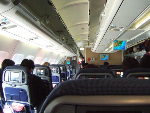成田空港第2旅客ターミナルサテライトD98スポットスカンジナビア航空Scandinavian Airlines - SAS Airbusエアバス A340-313X OY-KBI SK984便デンマークコペンハーゲン空港(CPH)行き離陸前の機内の様子:スペイン旅行記