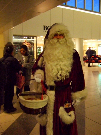 Merry Christmas!メリーXマス デンマークコペンハーゲン国際空港(CPH)ターミナル2にサンタクロースの本場北欧のサンタさん