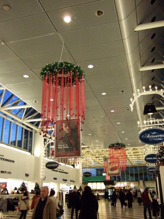 デンマークコペンハーゲン国際空港(CPH)ターミナル2ブランドショップなど