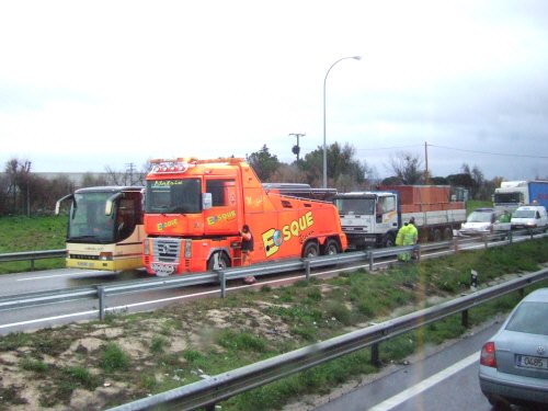 スペインマドリードマドリッドから世界遺産トレド(世界自然遺産)。トレド街道。事故車か故障車