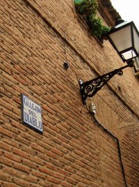 スペインマドリードマドリッドから世界遺産トレド(世界自然遺産)。Toledoトレドの街並み細く入りくんだ路地