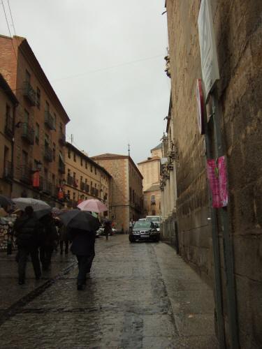 スペインマドリードマドリッドから世界遺産トレド(世界自然遺産)。Toledoトレドの街並み細く入りくんだ細道街角スナップ写真