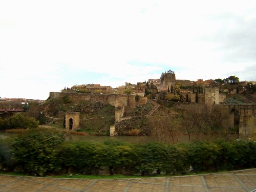 スペインマドリードマドリッドから世界遺産トレド(世界自然遺産)。Toledoトレド旧市街タホ川Rio Tajo Murallas Arebesアラブ城壁