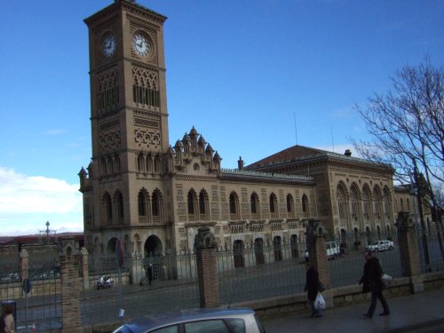 スペインマドリードマドリッドから世界遺産トレド(世界自然遺産)。Toledoトレド駅スペイン国鉄(RENFE)スペインの新幹線高速鉄道AVEアベアヴェ