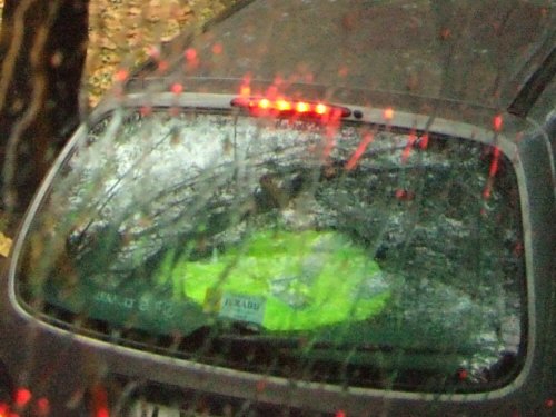 スペインの車に積み込み義務づけ?蛍光塗料蛍光色のウインドブレーカー合羽反射材