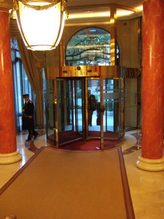 マドリッド、ホテルウエリントンホテル正面エントランスmadrid hotel wellington