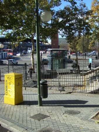 Espana España(エスパーニャ)SPAIN MADRIDマドリッドマドリードバスの車窓から見えたマドリードの町並みスペインの郵便ポスト写真Correosコレオス