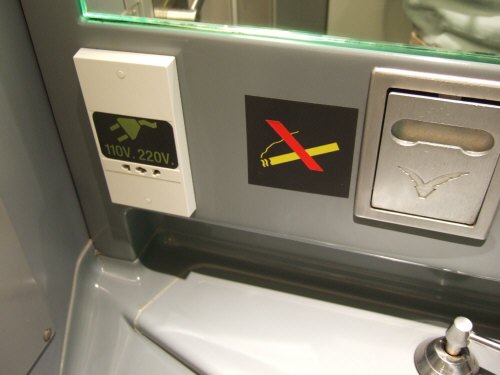 Espana España(エスパーニャ)SPAIN MADRIDマドリッドマドリードアトーチャ駅Vieja Estacion de Atocha駅舎内駅構内スペインの新幹線高速鉄道AVEアベアヴェのホームへAVE9624号セビーリャ行きセビージャ行きセビリヤ行き列車内アヴェのトイレ