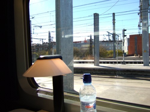 Espana España(エスパーニャ)SPAIN MADRIDマドリッドマドリードアトーチャ駅Vieja Estacion de Atocha駅舎内駅構内スペインの新幹線高速鉄道AVEアベアヴェのホームへAVE9624号セビーリャ行きセビージャ行きセビリヤ行き列車内