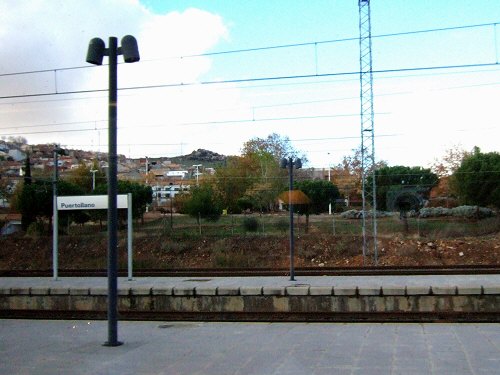 Espana España(エスパーニャ)SPAIN MADRIDマドリッドマドリードVieja Estacion de Atochaアトーチャ駅発コルドバ、セビージャ行きスペインの新幹線高速鉄道AVEアベアヴェAVE9624から見えた風景PUERTOLLANOプエルトジャノ駅