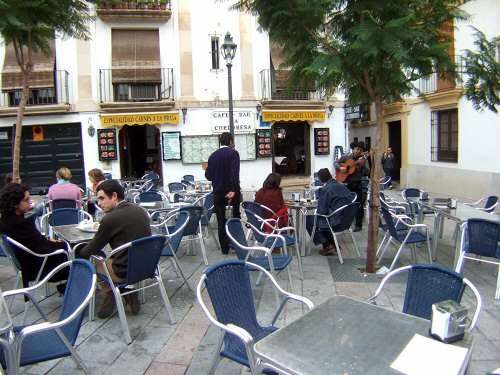 España(エスパーニャ)SPAIN 世界遺産コルドバcordobaコルドバユダヤ人街と花の小径花の小道花の小路La Juderiay Calleja de las Floresギター弾きのおじさんギター弾き語り