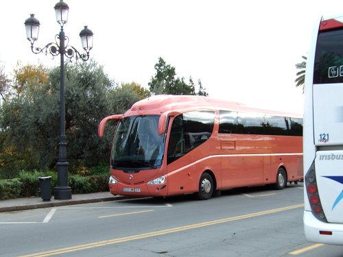 España(エスパーニャ)SPAIN コルドバcordoba世界遺産コルドバ歴史地区世界文化遺産コルドバ歴史地区アルカサル通りに停まるツアーバス