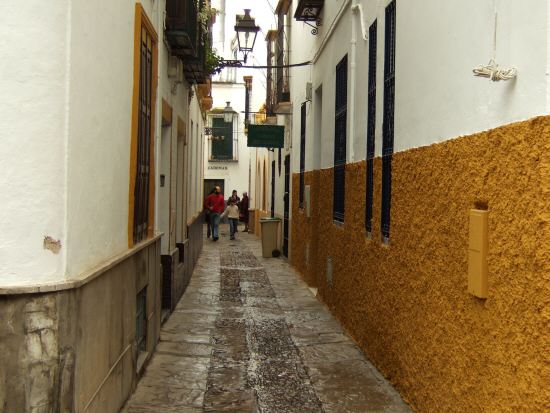 España(エスパーニャ)SPAINフラメンコの本場セビリヤへSEVILLAセビリアセビージャセビーリャサンタ・クルス街Barrio de Santa Cruz旧市街ユダヤ人街パティオ風な広場中庭細く入りくんだ道