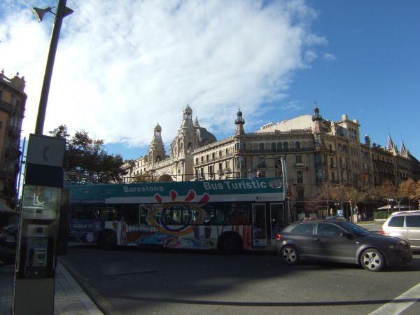 エスパーニャSPAINカタルーニャ地方・Barcelona Bus Turisticバルセロナ市街地Gran Via del les Corts Catalanes2階建て観光バス