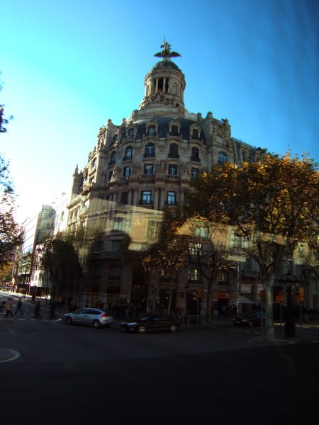 エスパーニャSPAINカタルーニャ地方・バルセロナBarcelona市街地の風景スペインのファッションブランド、プリフィカシオン・ガルシア Purificacion Garciaの入った建物?