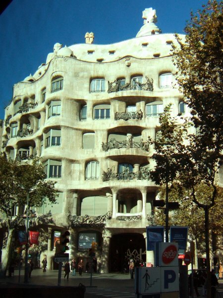 エスパーニャSPAINカタルーニャ地方・バルセロナ市街地の風景Casa Mila(La Pedrera)世界遺産世界文化遺産