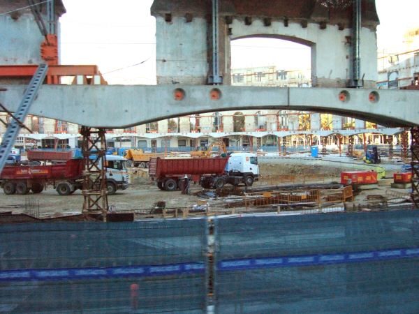 エスパーニャSPAINカタルーニャ地方・バルセロナ市街地の風景改良工事改装工事中の闘牛場