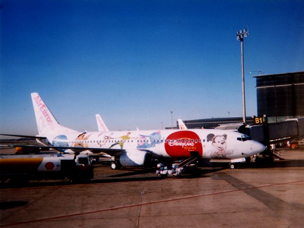 エスパーニャSPAINカタルーニャ地方・バルセロナ空港BCNバルセロナエルプラット空港aireuropa Disneyland Resort Paris EC-IXE Boeing 737-883ミッキーマウスミニーマウスエアヨーロッパユーロディズニーランド