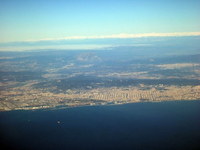 エスパーニャSPAINカタルーニャ地方・バルセロナ空港BCNバルセロナプラット空港SPANAIR EC-IMB エアバスAIRBUS A320-200から見たバルセロナ
