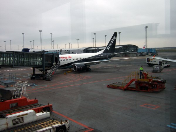 コペンハーゲン国際空港Sterling Airways Boeing 737-73S (OY-MLW)STERLING BLUE