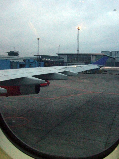 デンマーク・コペンハーゲン空港SASスカンジナビア航空SK983便エアバスA340 LN-RKG