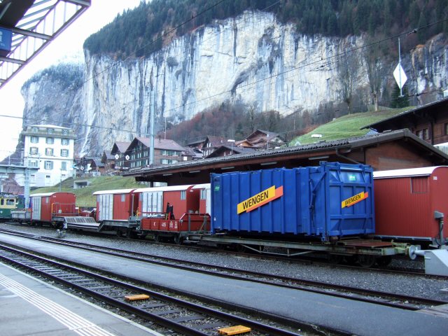 スイス・ユングフラウヨッホ観光ラウターブルネンLauterbrunnenBOB登山鉄道WAB登山鉄道シュタウプバッハの滝シュタウバッハの滝
