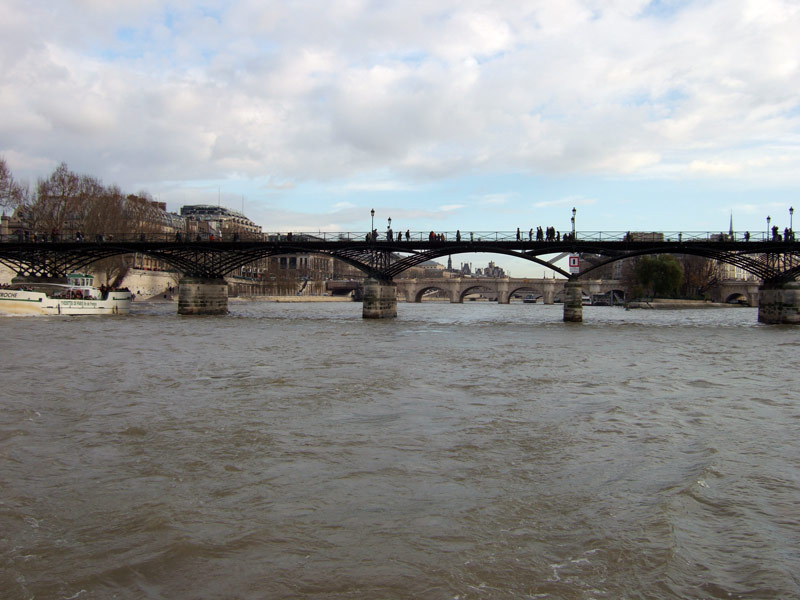 フランスパリの街角写真france-parisパリマップ地図パリ市内観光バトバスビュトバスビトバスビトビュス観光船セーヌ川クルーズ船サンルイ島